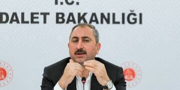 Savunma kurumlarında kadrolaşan vakfın lideri Bakan Gül’ün dedesi çıktı