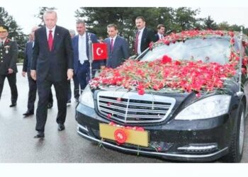 Özgür Özel: Saray’ın 23 saniyelik masrafı bir asgari ücrete denk