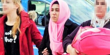 6 dikişle 5 saat bekleten kadın Savcı: Doğumhane kapısında gözaltına alınan pembe başörtülü anne konuştu