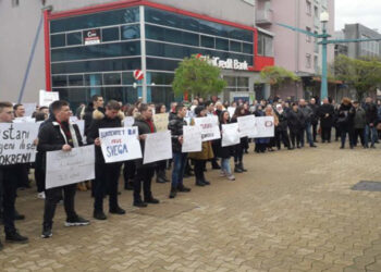 Bosna Hersek’te veliler Fatih öğretmene sahip çıktılar