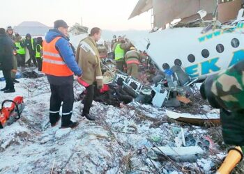 100 kişi bulunuyordu: Kazakistan’da yolcu uçağı binaya girdi, en az 12 ölü