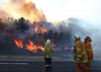 Avustralya’daki yangınlarda “sıcak hava” alarmı