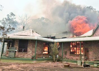 Yangın, NSW Eyaleti’endeki Balmoral kasabasını nerdeyse yok etti
