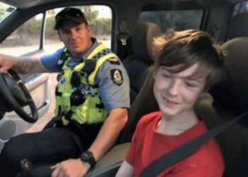 Batı Avustralya’da 12 yaşındaki çocuk kamyoneti sürerek yangından kurtuldu