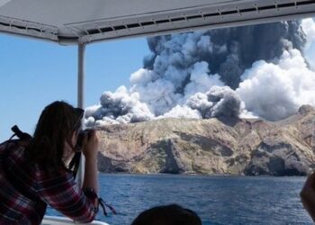 Kayıp kişiler Avustralyalı: Yeni Zelanda’da yanardağ patlaması
