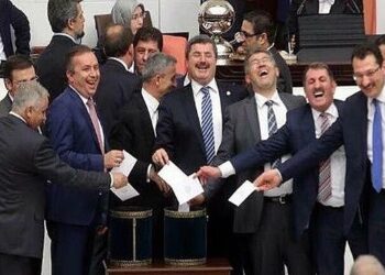 AKP’li Erdoğan, o yasayı veto etti: Dün yasayı savunan AKP’liler, bugün çevreci oldu