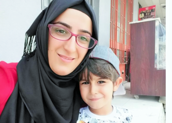 Geride çocuğu kaldı: KHK’lı Serpil Özmermer hasta ve hamile olduğu halde tutuklu