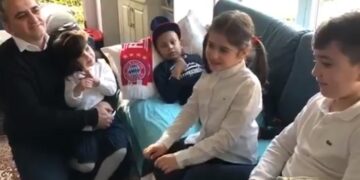 Esma öğretmenin çocuklarından anlamlı ziyaret: Natali Abla, senin selamını Ahmet’e getirdik