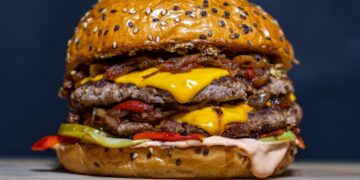 Sydney’de hamburgerin içinden metal çubuk çıktı