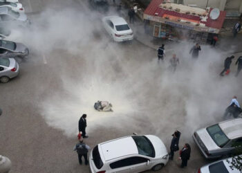 Hatay’da bir baba ‘çocuklarım aç’ diye, valiliğin önünde kendini yaktı