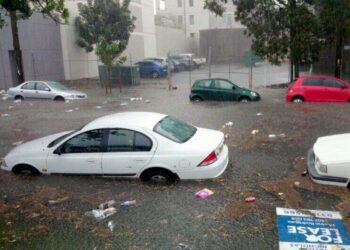 Kasırga uyarısı: Yağışlar, Sydney’de 150 bin evi elektriksiz bıraktı