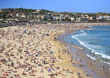 Koronavirüsü önlemine uymayan Sydney’deki Bondi Plajı kapatıldı