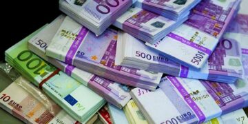 Almanya keseyi açtı: Virüs için 750 milyar avroluk yardım paketi
