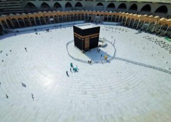 Koronavirüs nedeniyle, Kabe’de tavaf durduruldu, sadece namaz kılınacak