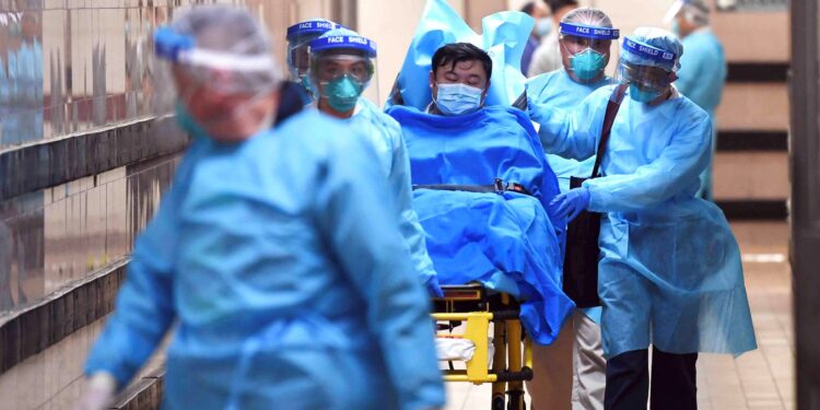 Medical staff transfer a patient of a highly suspected case of a new coronavirus at the Queen Elizabeth Hospital in Hong Kong, China January 22, 2020. Picture taken January 22, 2020. cnsphoto via REUTERS. ATTENTION EDITORS - THIS IMAGE WAS PROVIDED BY A THIRD PARTY. CHINA OUT.