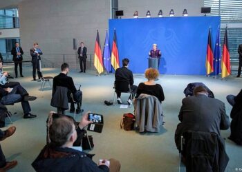 Almanya’dan Koronavirüs tedbiri: 750 milyar euroluk tarihi kurtarma paketi onayladı