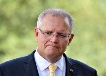 ‘Dışarı çıkmayın’ diyen Başbakan: Düğünlere 5, defin ve cenazeye 10 kişi katılabilecek