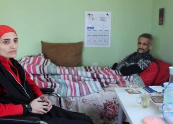 Ölüm orucundaki Grup Yorum üyelerinin evine polis baskını!