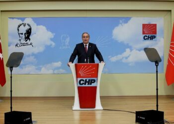CHP: Ne zaman bir kriz yaşansa, rejimin başındaki kişi heme yok oluveriyor