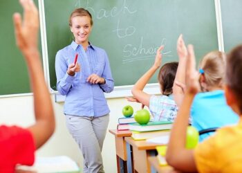 Başbakan Morrison: Velileri, çalışma ile çocuklarının eğitimi arasında tercihine izin vermeyiz