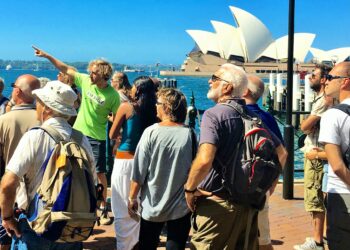 Başbakanı’ndan turist ve öğrencilere ‘ülkelerinize dönün’ çağrısı: Eve dönüş zamanınız geldi
