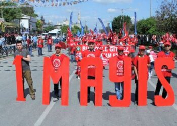 İşçinin sesi balkonlarda: Tarihte ilk kez 1 Mayıs kutlamalarına salgın yasağı