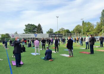 Furkan Vakfı, Almanya’daki bayram namazı fotosuyla AKP’ye cevap verdi