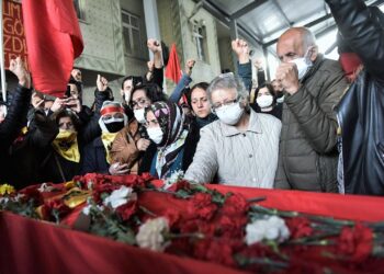 Polis cemevine girip İbrahim Gökçek’in cenazesini kaçırdı