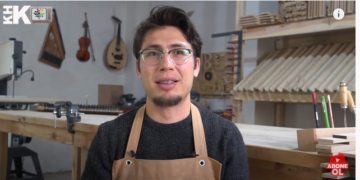 KHK mağduru Astsubay müzik enstrümanları ustalığı yapıyor