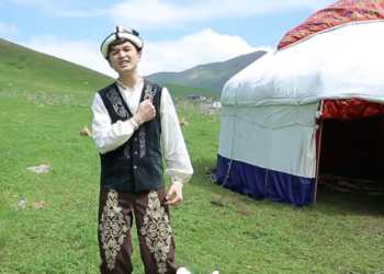 Kırgız gençten duygulandıran şarkı: Çıktık dikenli yollara, söz verdik Allah’a