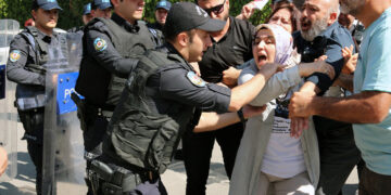 Melek Çetinkaya’ya yine polis gözaltısı: Çocuklarımız 4 yıldır cezaevinde, tek bir suç yok