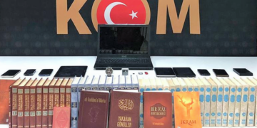 Kuran ve Hadis kitapları suç delili diye sergilendi