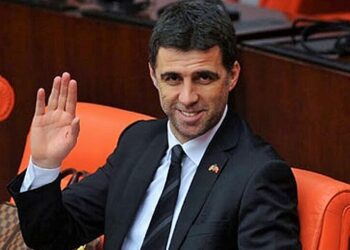 Hakan Şükür’den ‘küçük enişte’ Davutoğlu’na: Ben istifa ettim, sen kovuldun