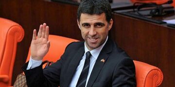Hakan Şükür’den ‘küçük enişte’ Davutoğlu’na: Ben istifa ettim, sen kovuldun
