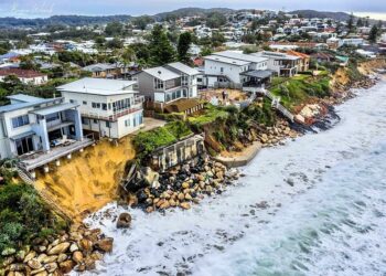 Sydney’in sahillerindeki evler, çökme tehlikesiyle karşı karşıya