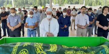 Cenazesini KHK’lı imam kıldırdı: Prof. Dr. Haluk Savaş dualarla ebediyete uğurlandı
