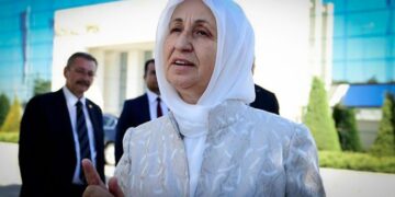 Aktivist Avazyan, Melek Anne’yi köşesine taşıdı: İpek kanatlı melek