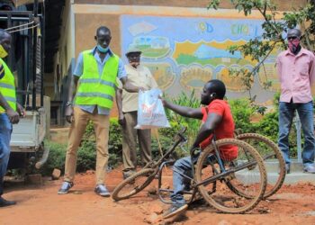 ARO, Covit 19’un da etkisiyle zorda olan muhtaçlara kurban etini dağıtarak, duasını aldı
