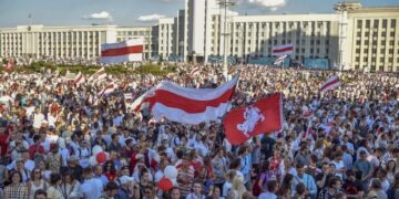 Belarus, diktatöre karşı ayakta: Binlerce kişi Lukaşenko’nun istifası için sokaklara döküldü