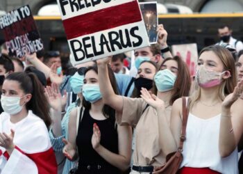 Gazeteciler Belarus’da diktatöre karşı : Devlet televizyonu çalışanları greve çıktı