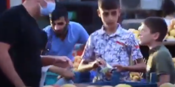 Diyarbakır’da yürek ısıtan sosyal deney: Boyun uzun abi, simitle doymazsın sana döner söyleyeyim
