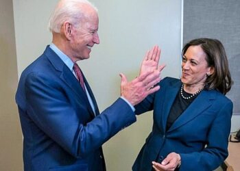 Joe Biden, yardımcı olarak siyahi Kamala Harris’i seçti