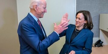 Joe Biden, yardımcı olarak siyahi Kamala Harris’i seçti