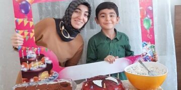 Yunanistan’ın Türkiye’ye geri ittiği mülteci teknesindeki Mehtap öğretmen hücreden yazdı