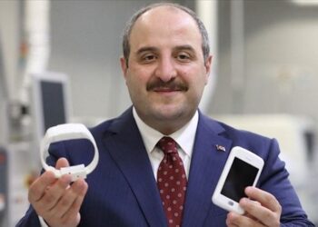 AKP’li Bakan gururla tanıttı: Cezaevleri inşa etmek ve kelepçe üretmekle gurur duyan iktidar