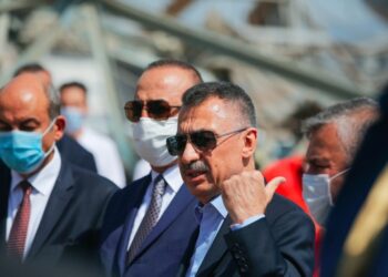 Oktay ve Çavuşoğlu’ndan Lübnan’da ‘vatandaşlık’ şovu