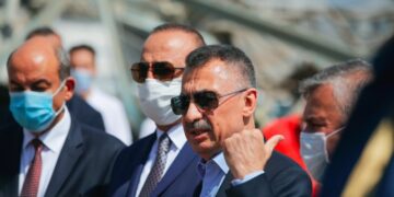 Oktay ve Çavuşoğlu’ndan Lübnan’da ‘vatandaşlık’ şovu