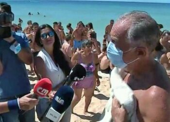 Portekiz Cumhurbaşkanı, boğulma tehlikesi geçiren kişileri kurtardı