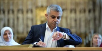 Belediye Başkanı Khan uyardı: Londra’da binlerce kişi evsiz kalabilir