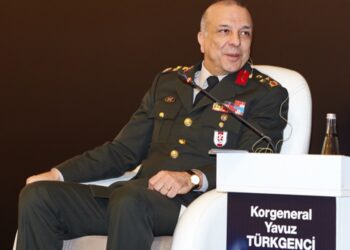 Harbiyelilere 15 Temmuz kumpası: Beyaz yelekli şahıs Korgenaral Yavuz Türkgenci